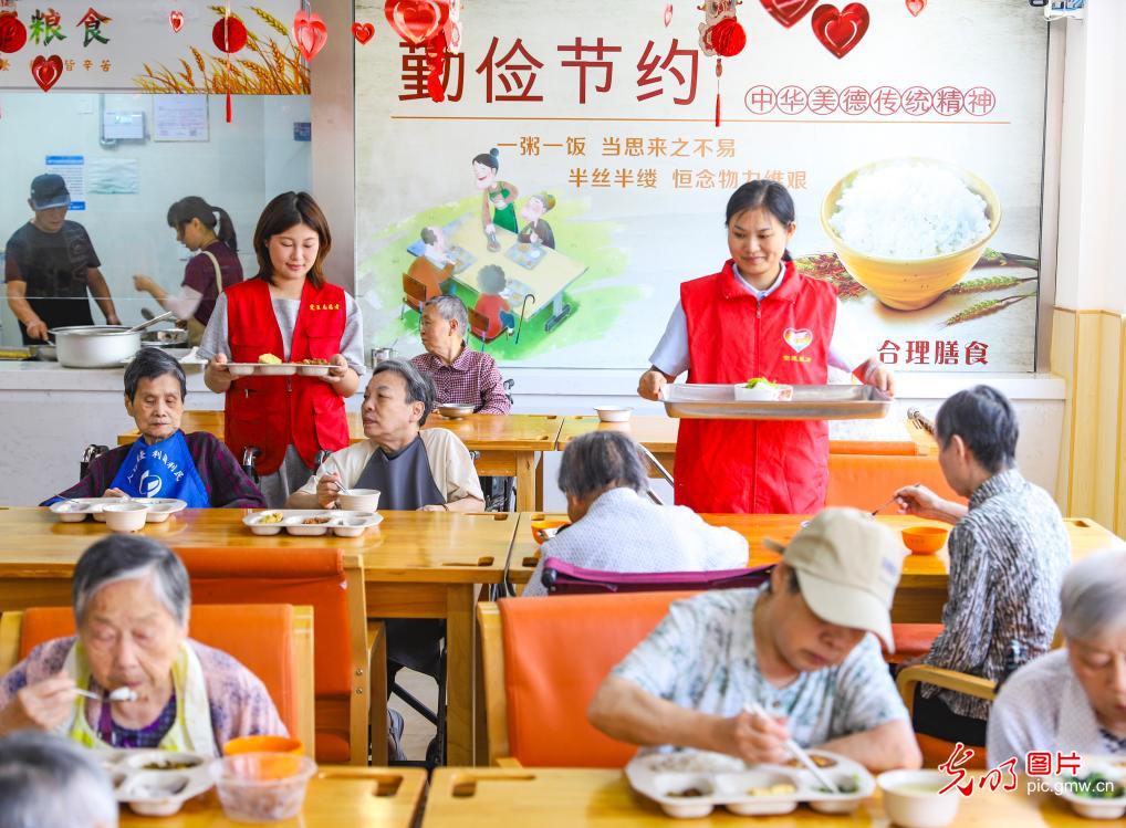家门口的养老服务托起“稳稳的幸福”
