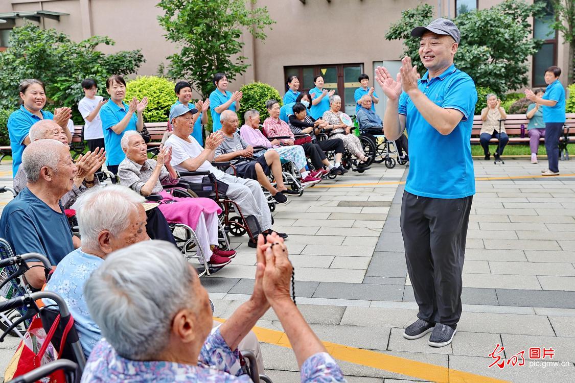 家门口的养老服务托起“稳稳的幸福”