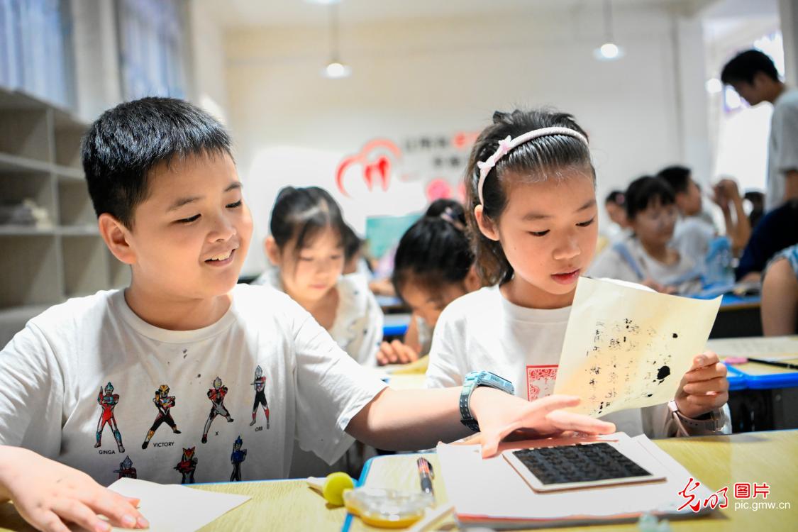 解锁暑期新课堂 古老非遗焕发青春活力 解锁暑期新课堂 古老非遗焕发青春活力