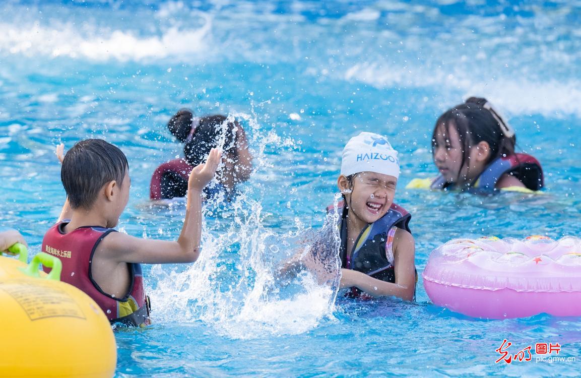 逐水寻凉度盛夏 亲水游乐悦人心 逐水寻凉度盛夏 亲水游乐悦人心