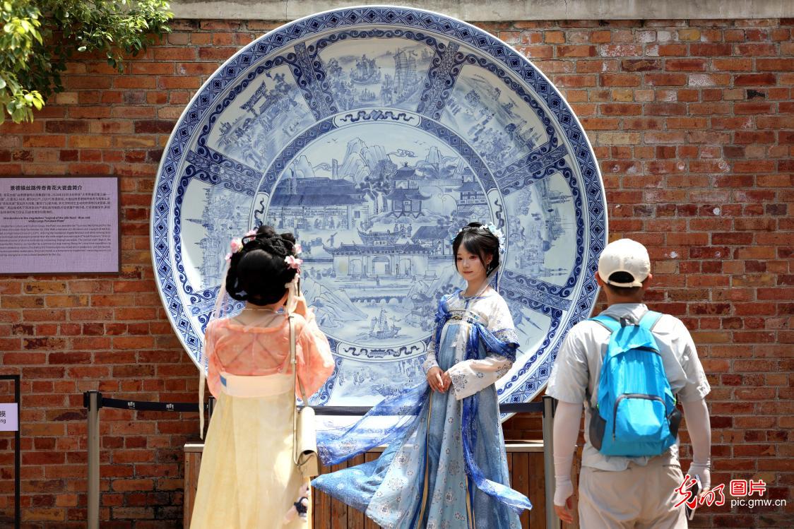 古都老街焕新彩 文旅盛宴引客来 古都老街焕新彩 文旅盛宴引客来