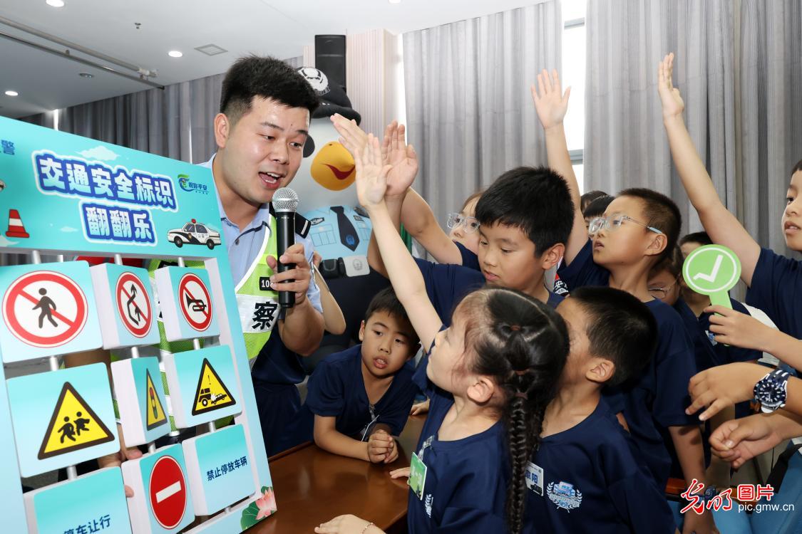 少年警校托管夏令营精彩纷呈