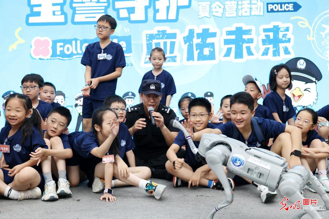 少年警校托管夏令营精彩纷呈
