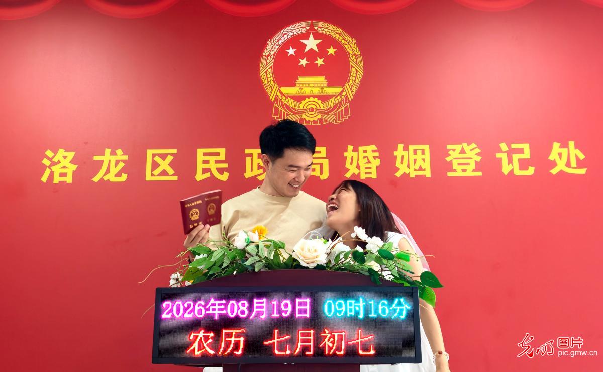 鹊桥相会日 携手共此时 鹊桥相会日 携手共此时