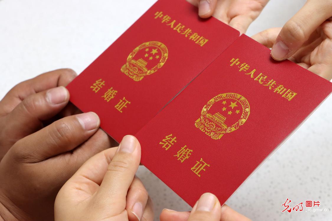 鹊桥相会日 携手共此时 鹊桥相会日 携手共此时