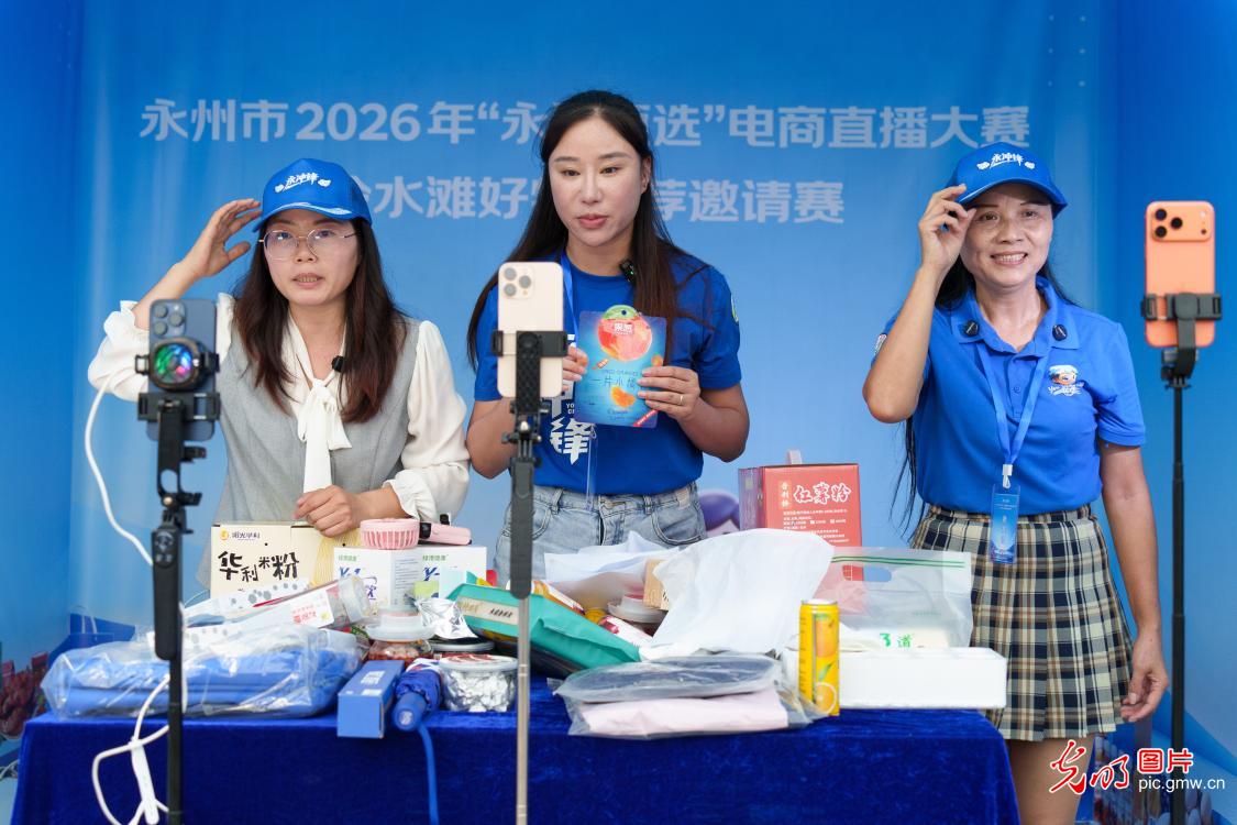 小小直播间 撑起乡村大丰收 小小直播间 撑起乡村大丰收