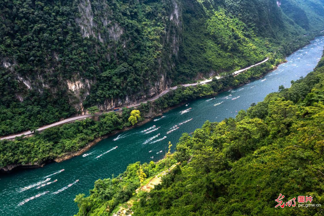 绿水青山引客来