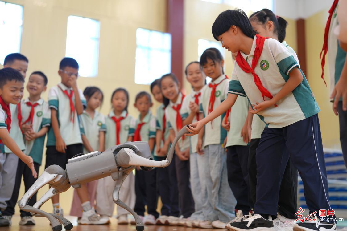 开学第一课:红魂领航 科创逐梦 安全护航 开学第一课:红魂领航 科创逐梦 安全护航
