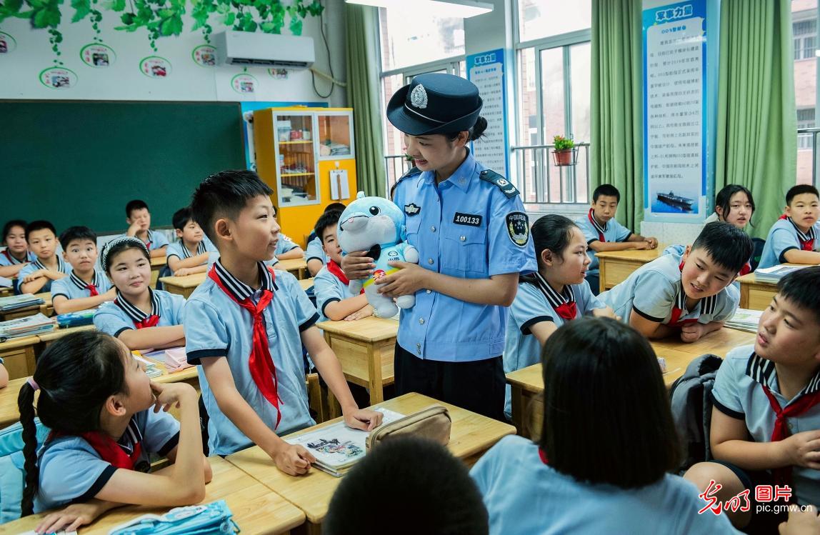 开学第一课:红魂领航 科创逐梦 安全护航 开学第一课:红魂领航 科创逐梦 安全护航
