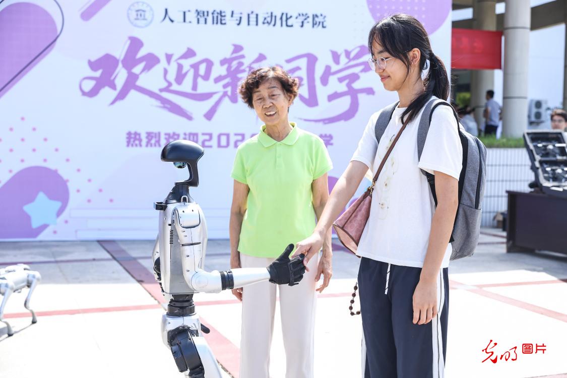 金秋筑梦 各地高校迎接2026级新生 金秋筑梦 各地高校迎接2026级新生