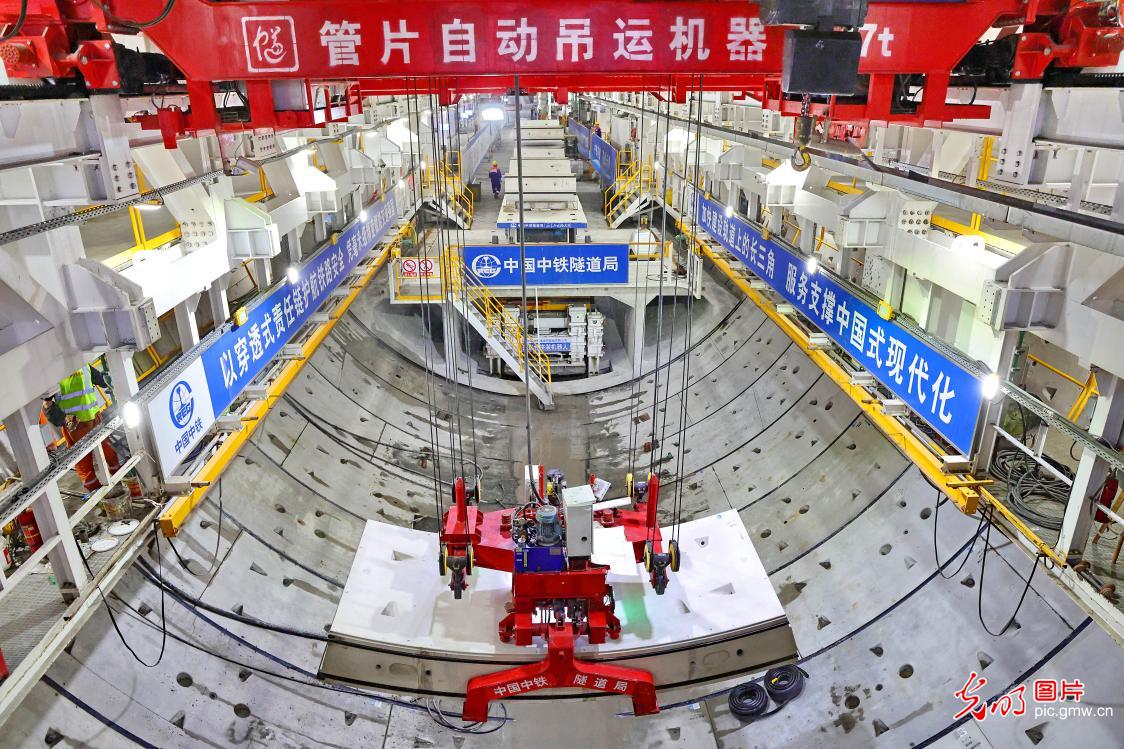 世界最大直径高铁盾构机“领航号”完成二次始发 世界最大直径高铁盾构机“领航号”完成二次始发