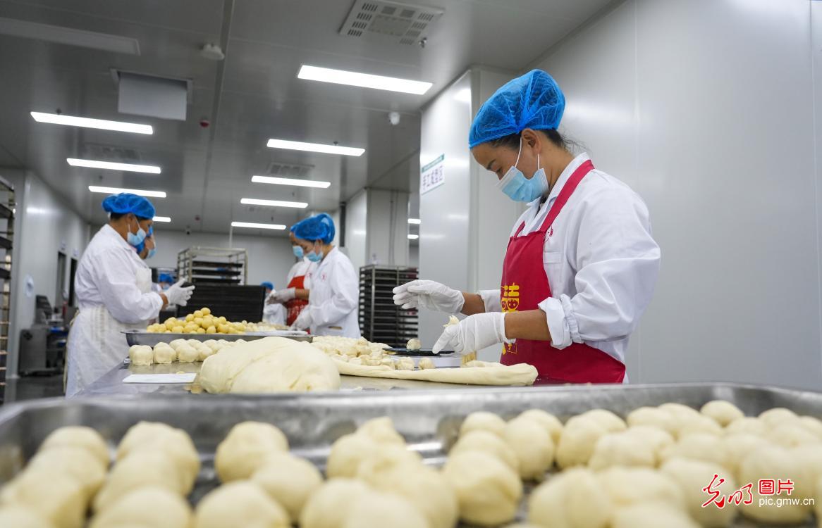 匠心焙月圆 古韵迎中秋 匠心焙月圆 古韵迎中秋