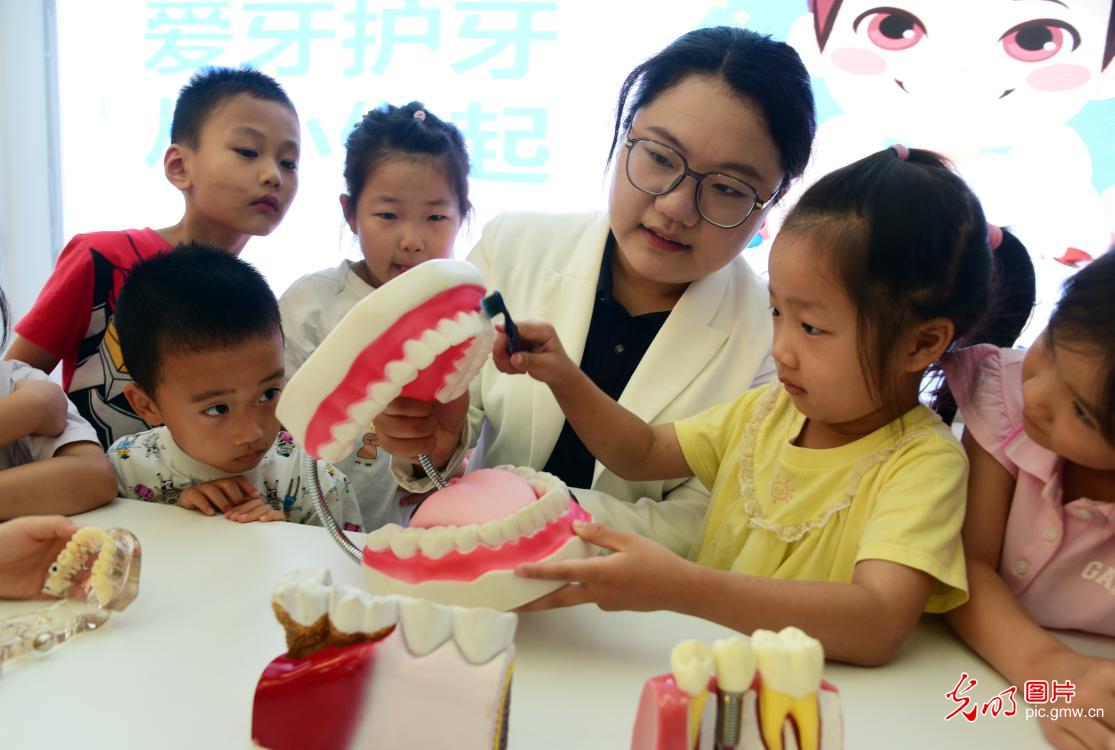 爱牙科普进校园 义诊服务惠民生 爱牙科普进校园 义诊服务惠民生