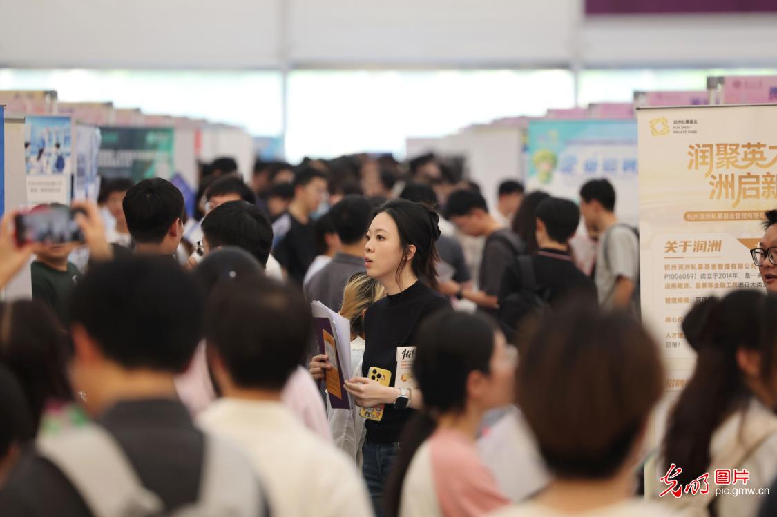 南开大学举办2027届毕业生首场综合类校园双选会 南开大学举办2027届毕业生首场综合类校园双选会