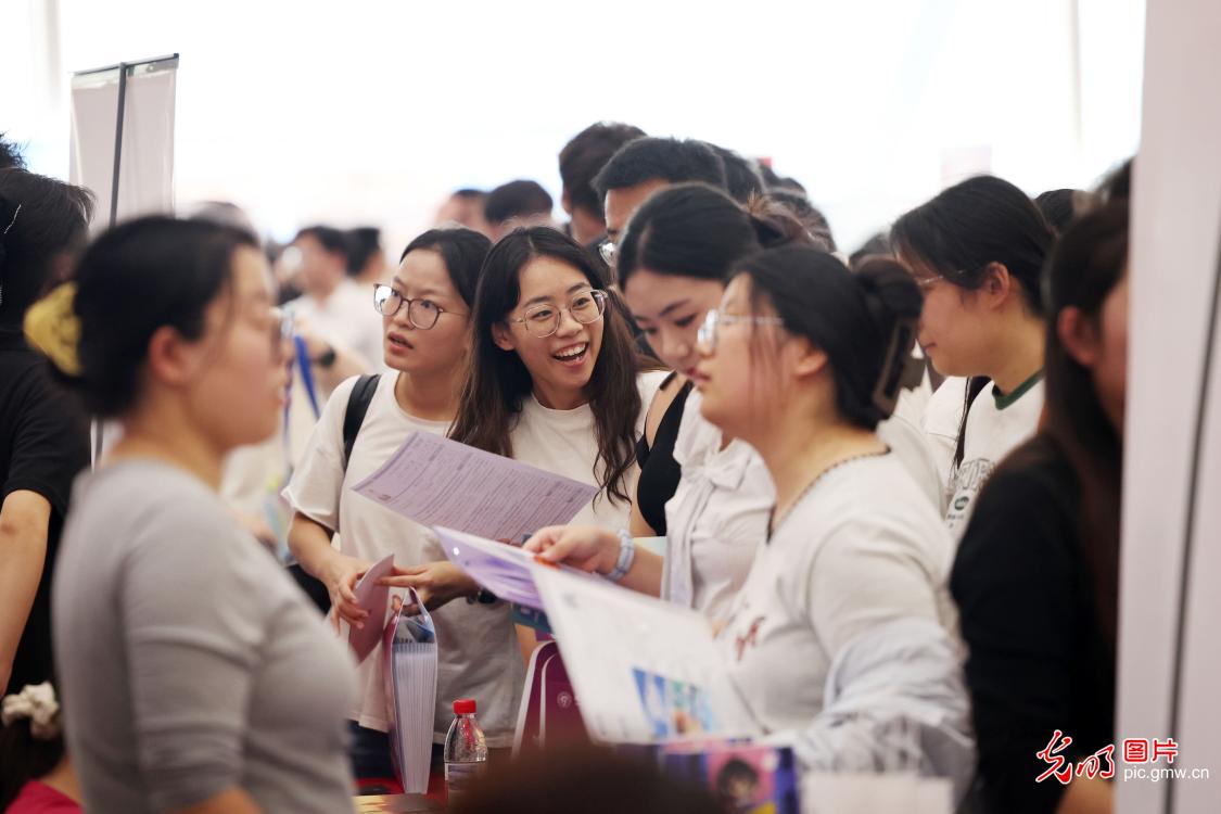 南开大学举办2027届毕业生首场综合类校园双选会 南开大学举办2027届毕业生首场综合类校园双选会