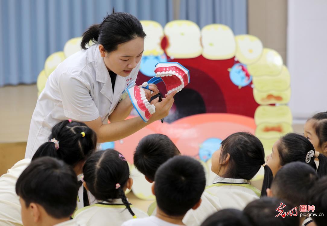 守护齿间健康 点亮生活笑容 守护齿间健康 点亮生活笑容