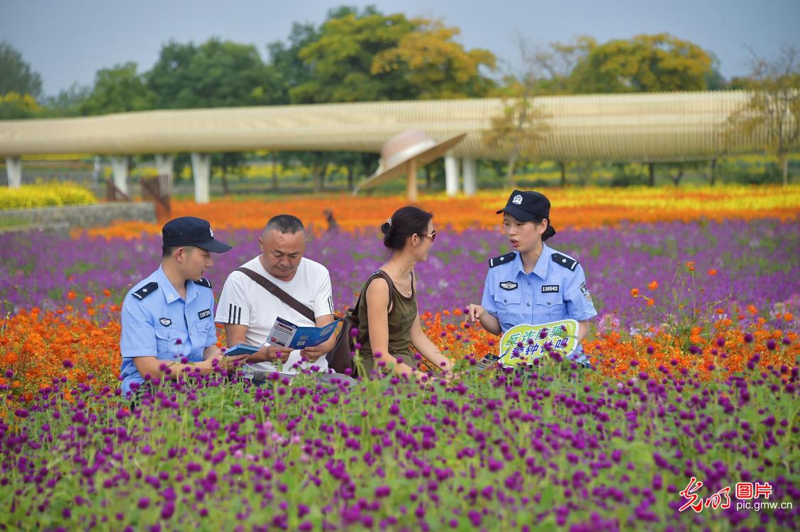 景区反诈宣传 护航双节出行