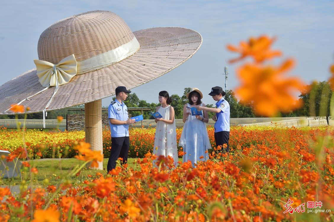 景区反诈宣传 护航双节出行