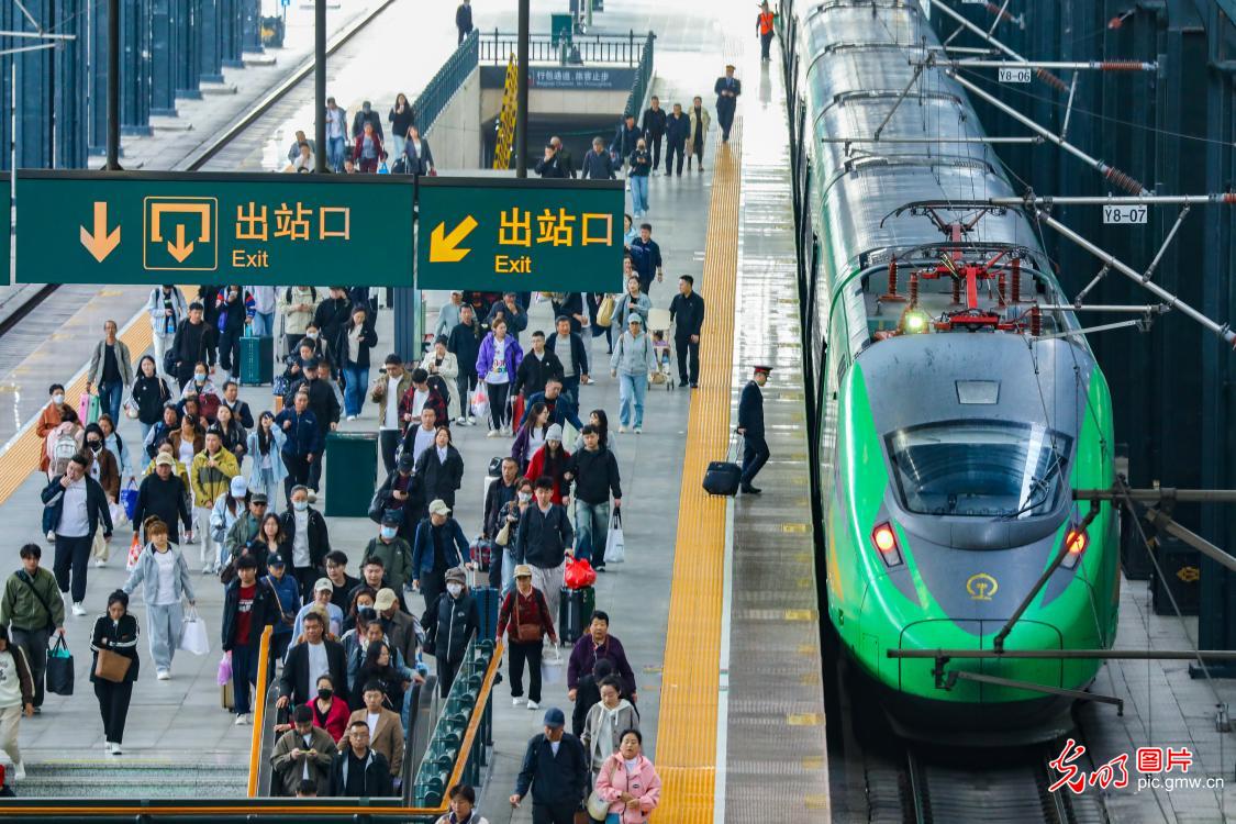 铁路中秋国庆假期运输今日启动