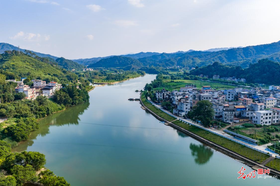 碧水绕新村 生态绘振兴