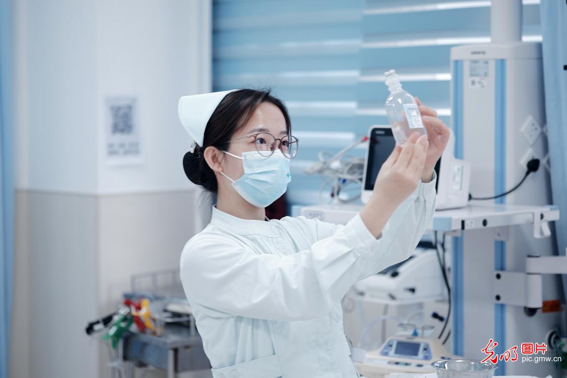 白衣坚守担使命 仁心守护万家安