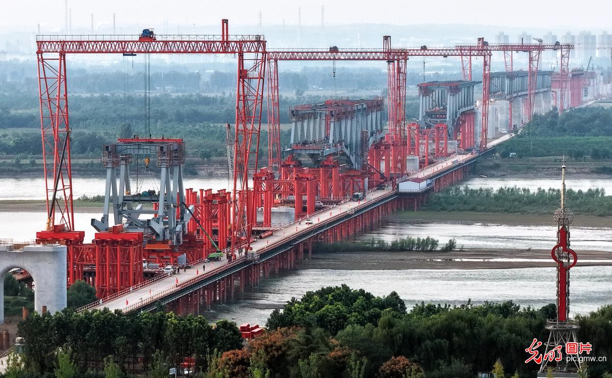 金秋鏖战赶工期 坚守一线建华章 金秋鏖战赶工期 坚守一线建华章
