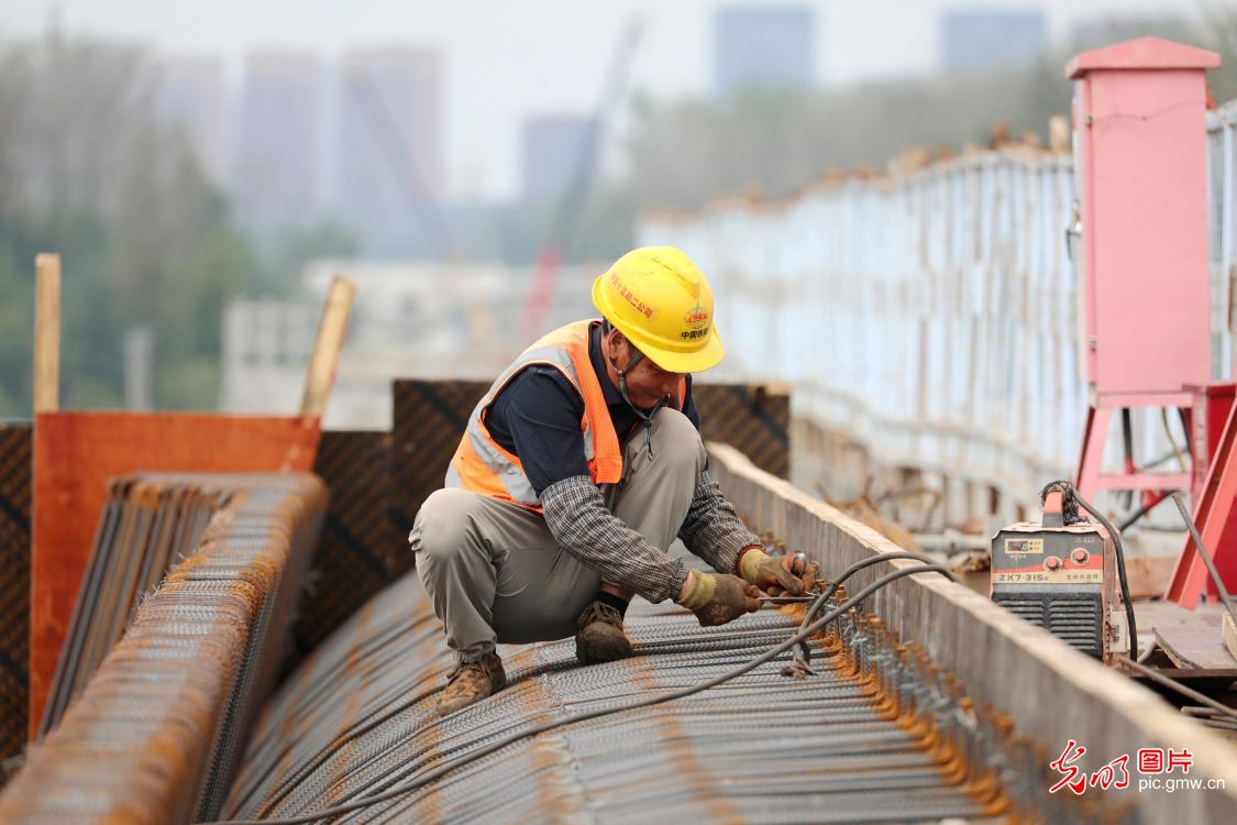 金秋鏖战赶工期 坚守一线建华章 金秋鏖战赶工期 坚守一线建华章