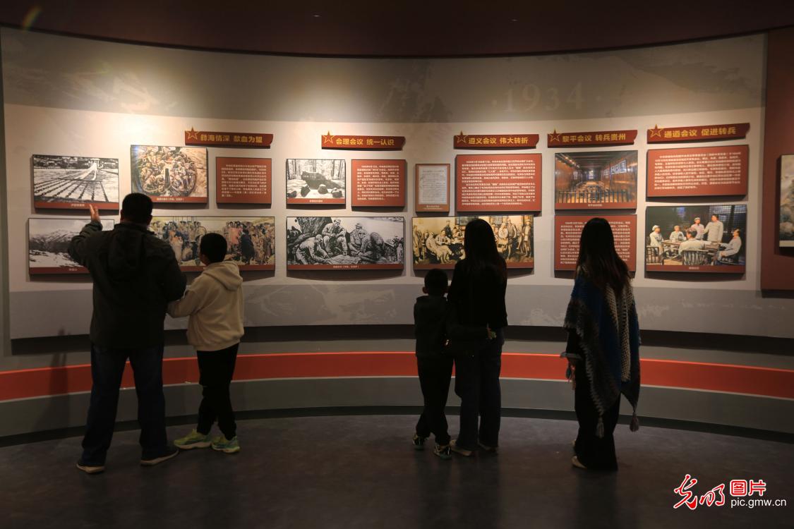 国庆假期红色旅游持续升温 国庆假期红色旅游持续升温