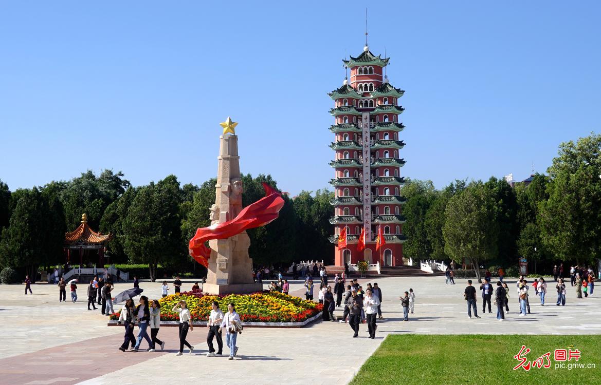 国庆假期红色旅游持续升温 国庆假期红色旅游持续升温