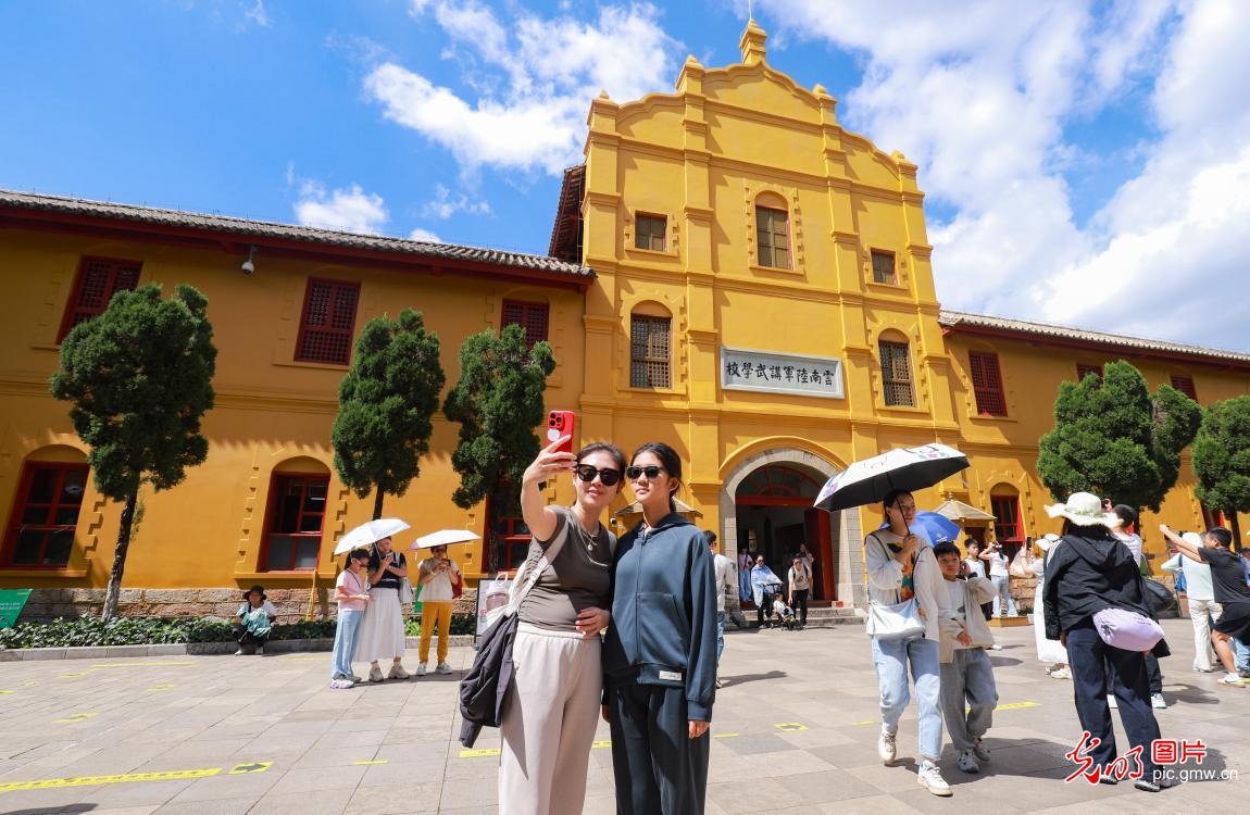 国庆假期红色旅游持续升温 国庆假期红色旅游持续升温