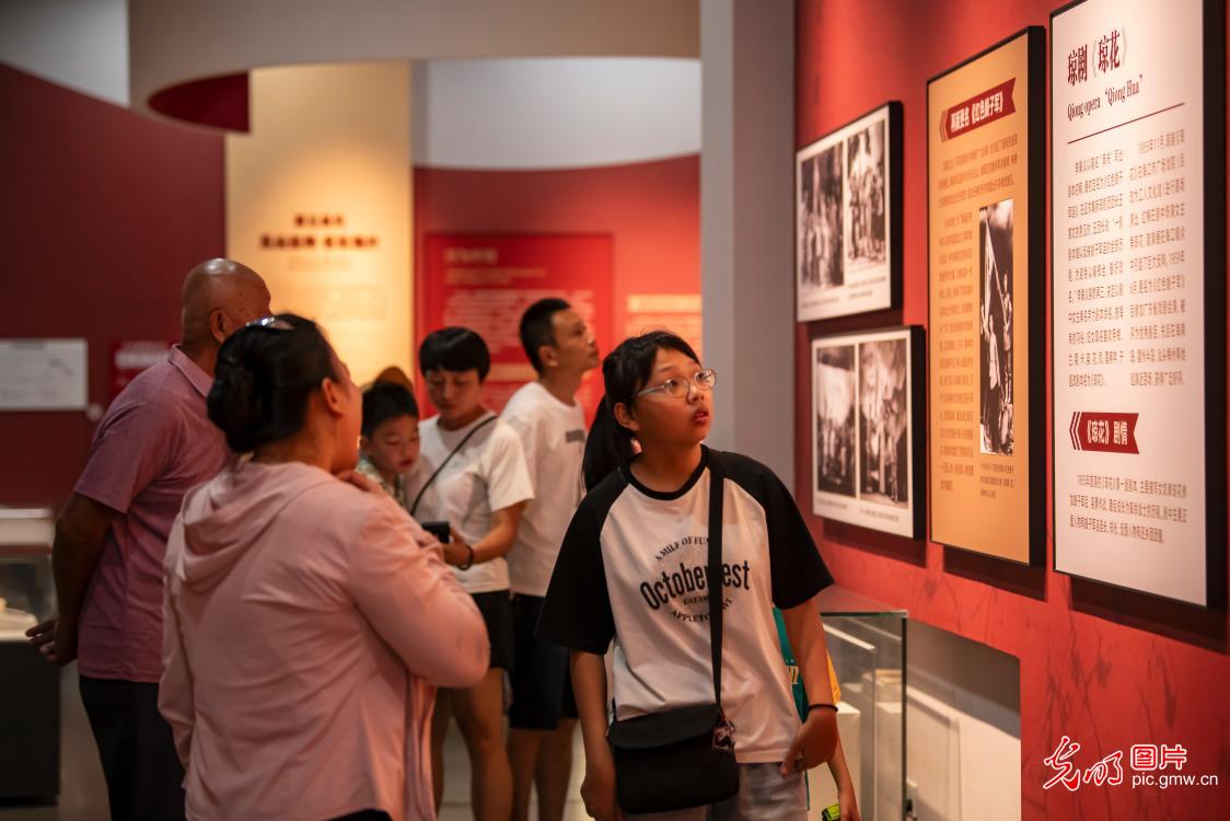 国庆假期红色旅游持续升温 国庆假期红色旅游持续升温