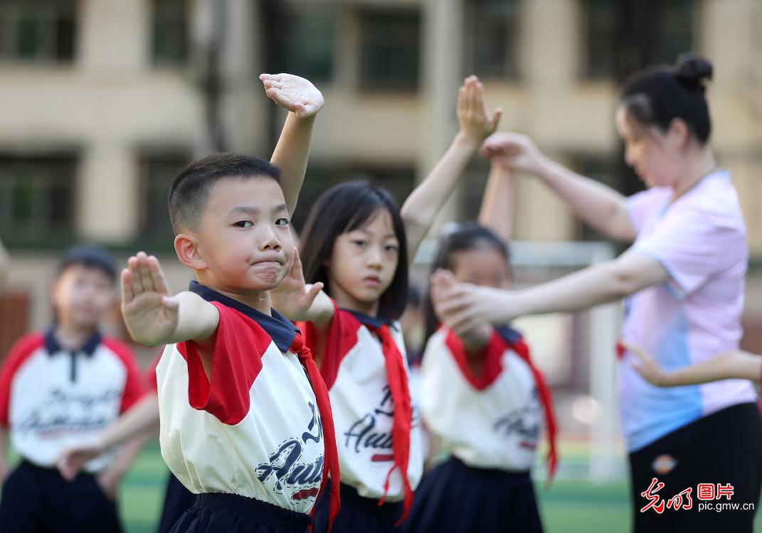 国学武术操丰富校园大课间