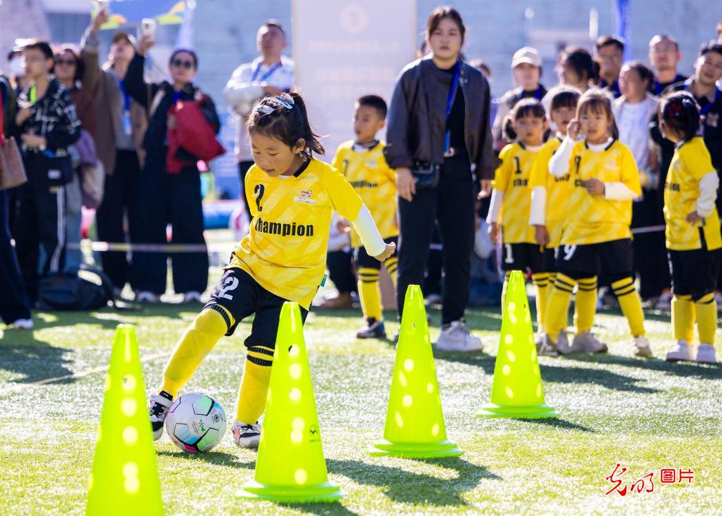 幼儿足球嘉年华 体教融合助成长 幼儿足球嘉年华 体教融合助成长