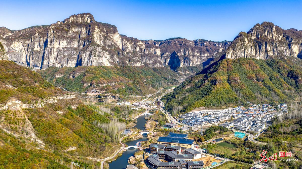 锡崖沟嶙峋怪石倚山崖