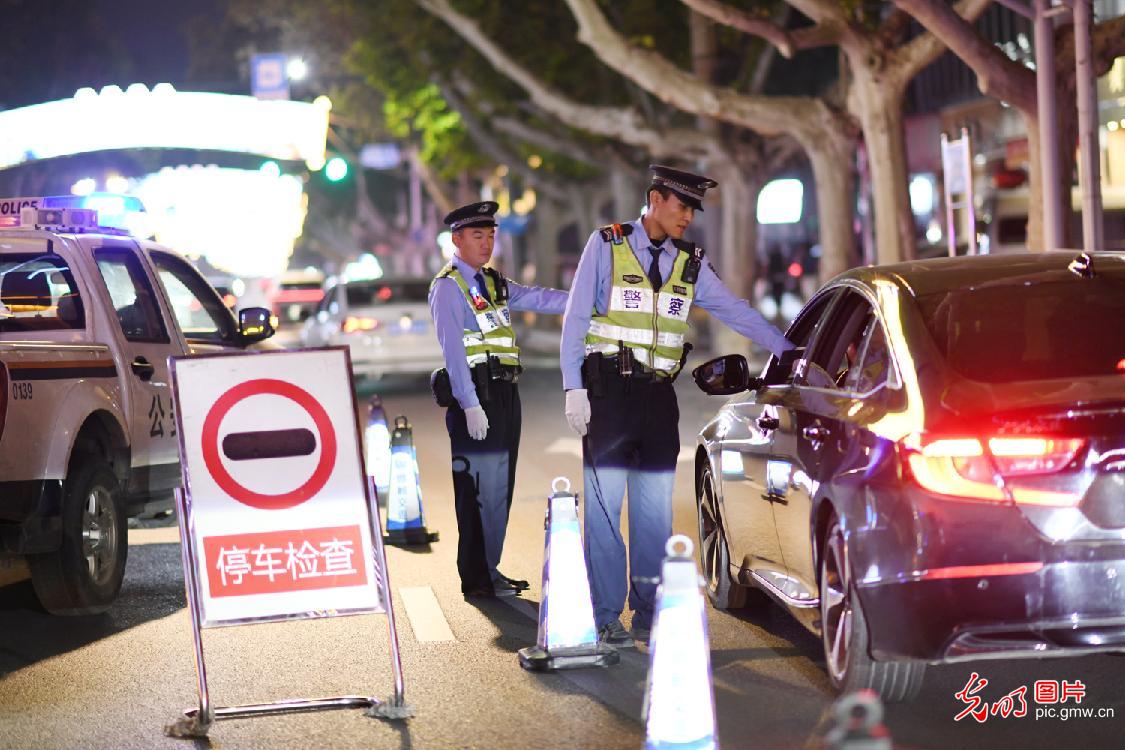 守护不打烊 警力全程护航长假 守护不打烊 警力全程护航长假