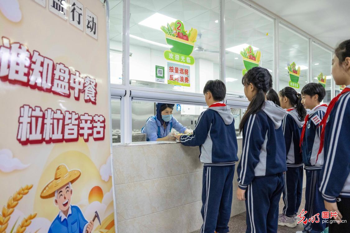 校园里的“光盘行动” 校园里的“光盘行动”