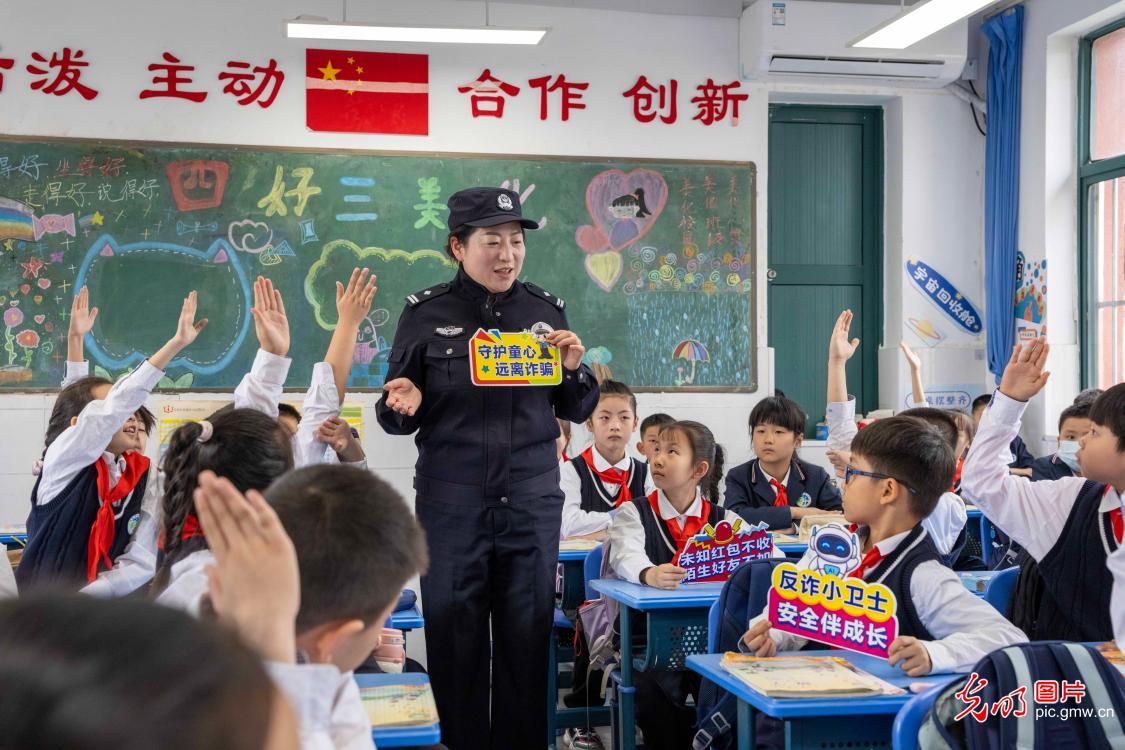 为未成年人健康成长筑牢防护墙